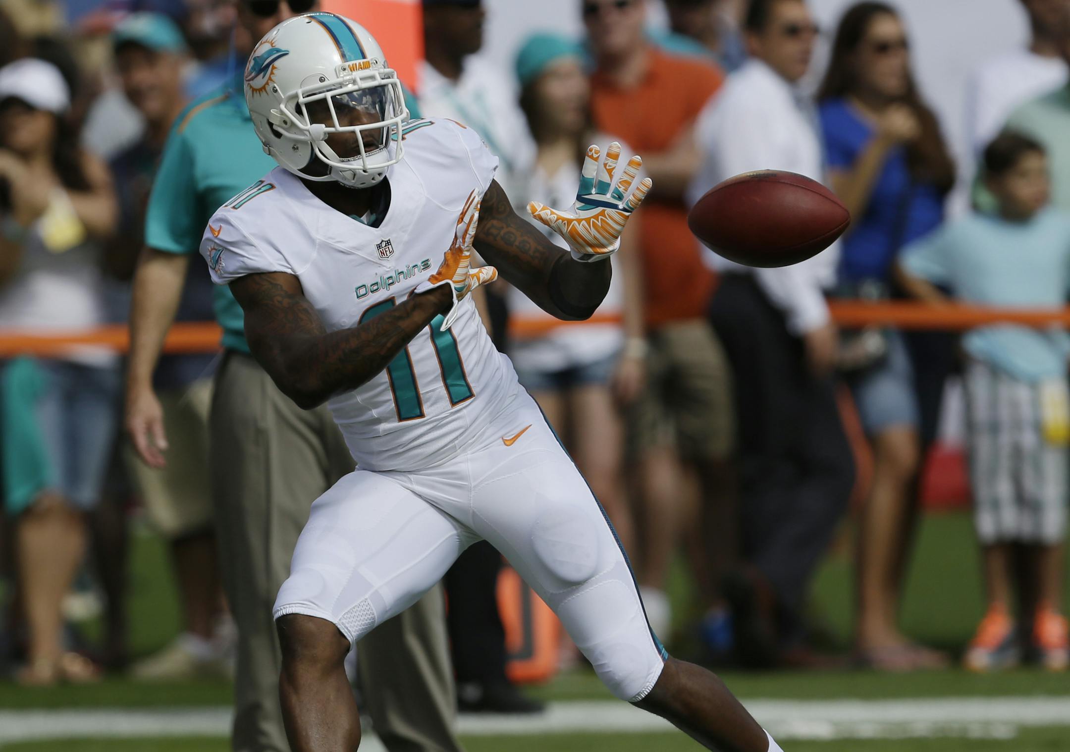 Miami Dolphins wide receiver Mike Wallace (11) catches the ball during practice before an NFL football game against the New York Jets, Sunday, Dec. 28, 2014, in Miami Gardens, Fla. (AP Photo/Wilfredo Lee)