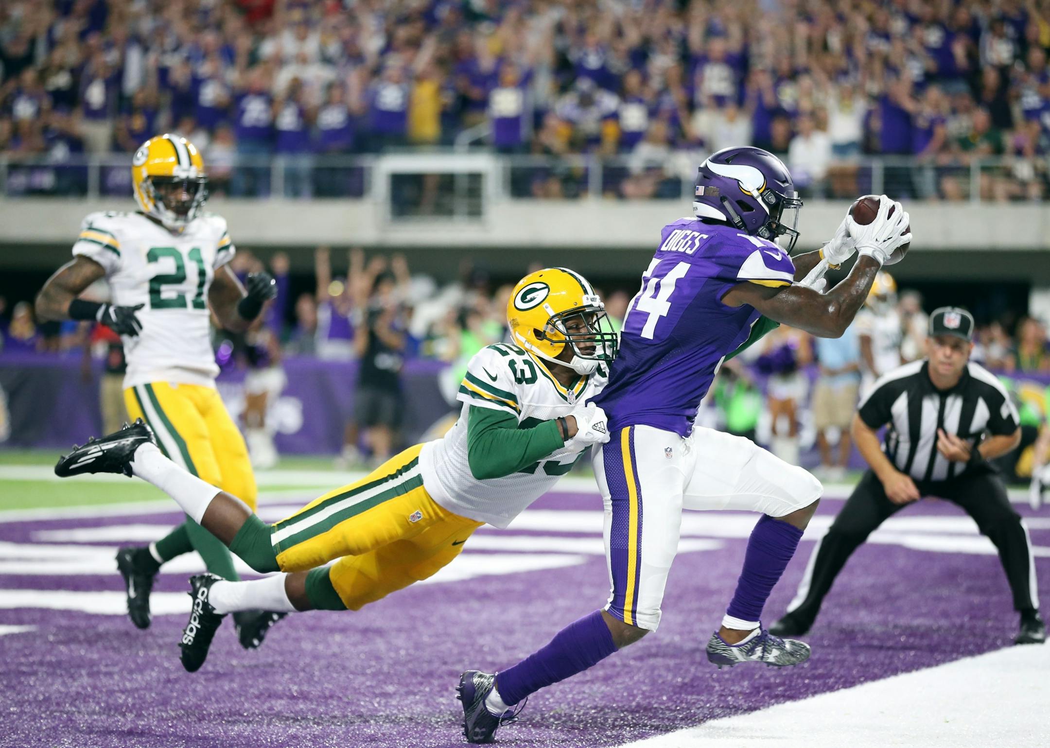 Minnesota Vikings wide receiver Stefon Diggs (14) scored over Green Bay Packers cornerback Damarious Randall (23) on a 27 yard pass in the third quarter at U.S. Bank Stadium Sunday September 18 ,2016 in Minneapolis, MN.