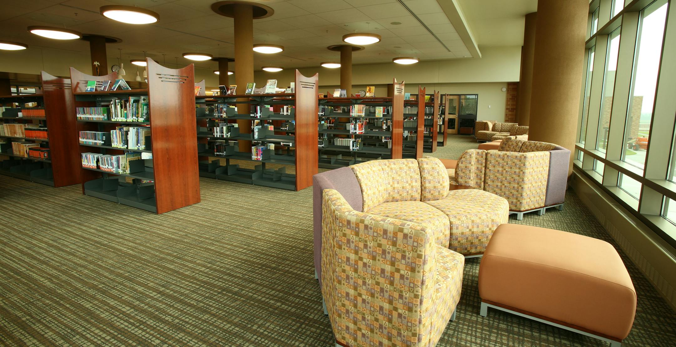 East Ridge High School, Library, Woodbury. Photo by Jerry Lee