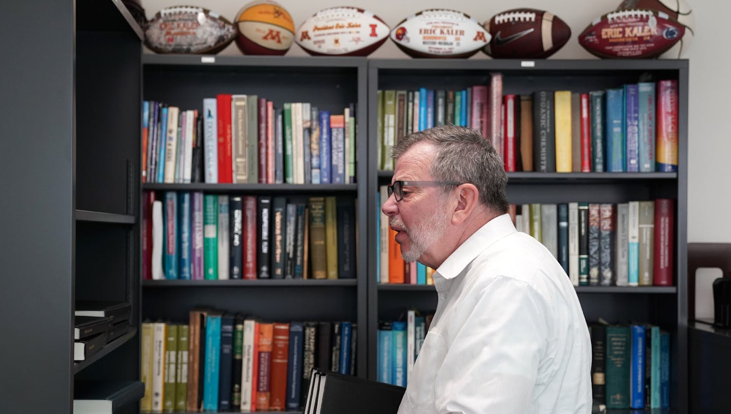 Outgoing president Eric Kaler organized his bookshelf as he unpacked boxes in his new office at Amundson Hall. ] ANTHONY SOUFFLE &#x2022; anthony.souffle@startribune.com Eric Kaler, the University of Minnesota's outgoing president, unpacked boxes in his new office in Amundson Hall, where starting on Monday he will serve in his new role fundraising for the University Wednesday, June 26, 2019 in Minneapolis.