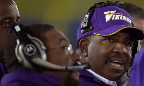 Vikings head coach Dennis Green late in the 4th quarter at Chicago.