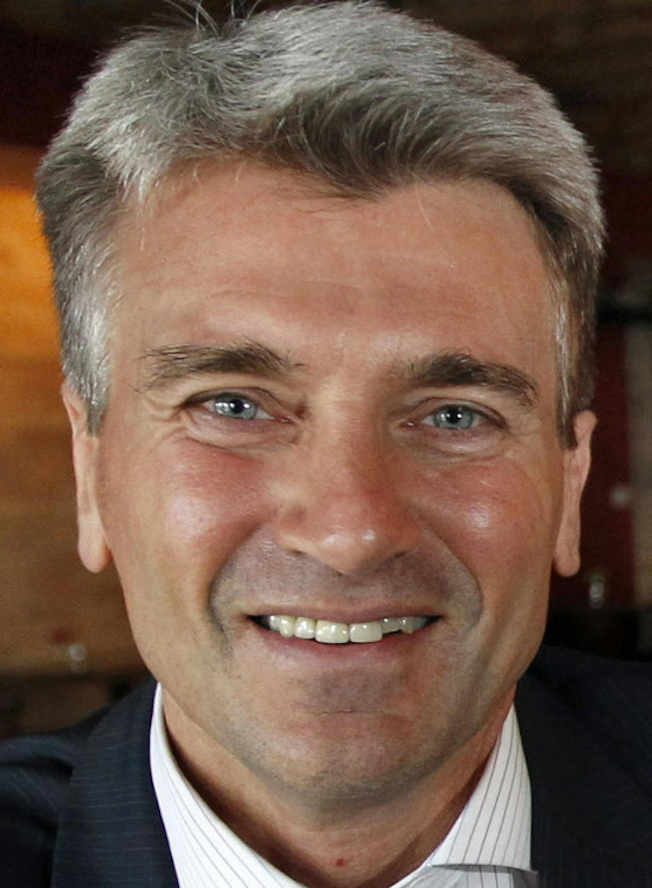 Minneapolis Mayor R.T. Rybak is the latest local celebrity to talk about his 5 Favorite Bars with Tom Horgen. We'll met Rybak for a drink at his favorite watering hole, Aster's CAfe, 125 SE Main St. [ TOM WALLACE ‚Ä¢ twallace@startribune.com _ Assignments #20023601A_ May 21, 2012_ SLUG: night06xx_ EXTRA INFORMATION: ORG XMIT: MIN2014010416115518