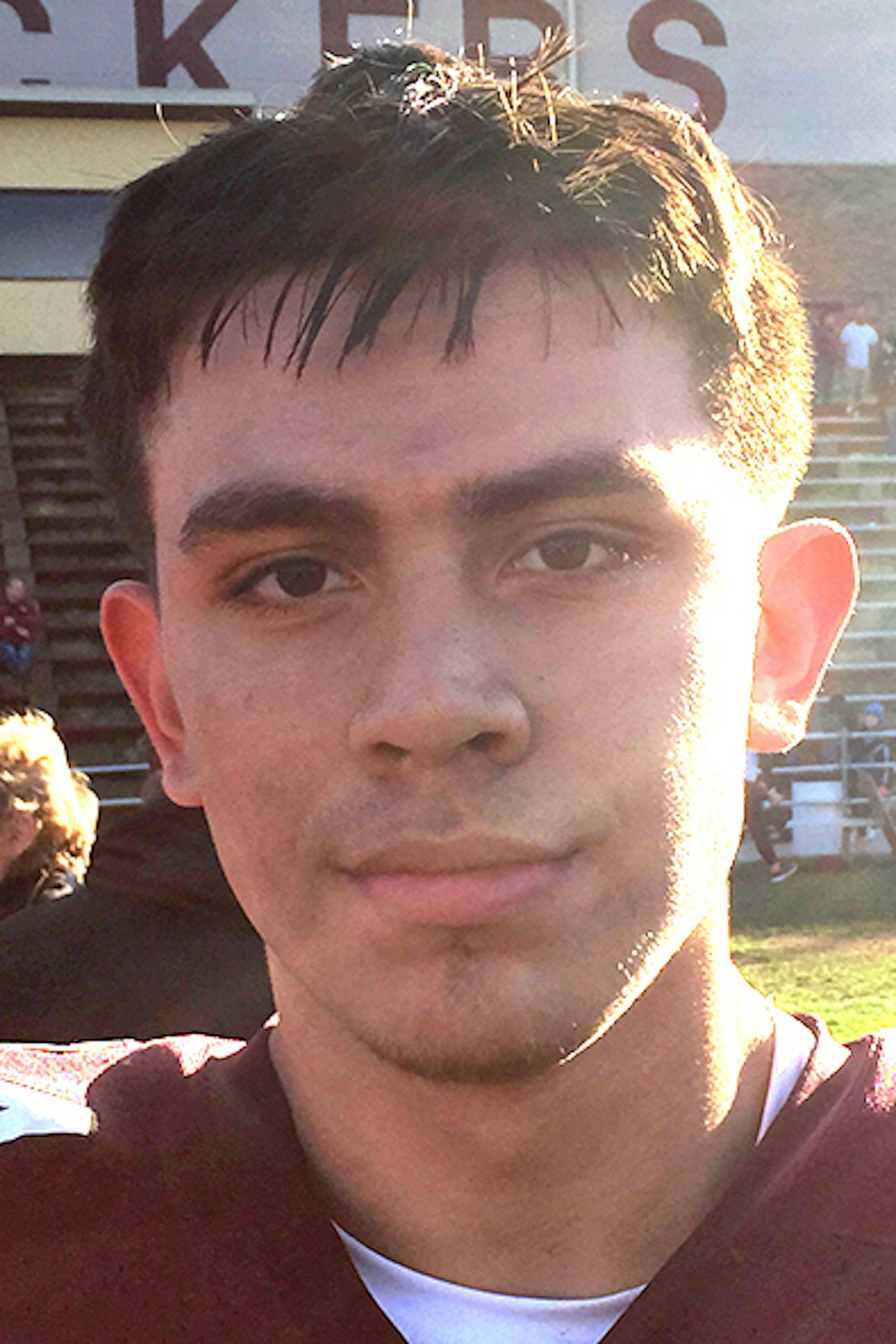 363914 PREP102515.ssp, Saxo budget number Anthony Perez, South St. Paul senior, running back