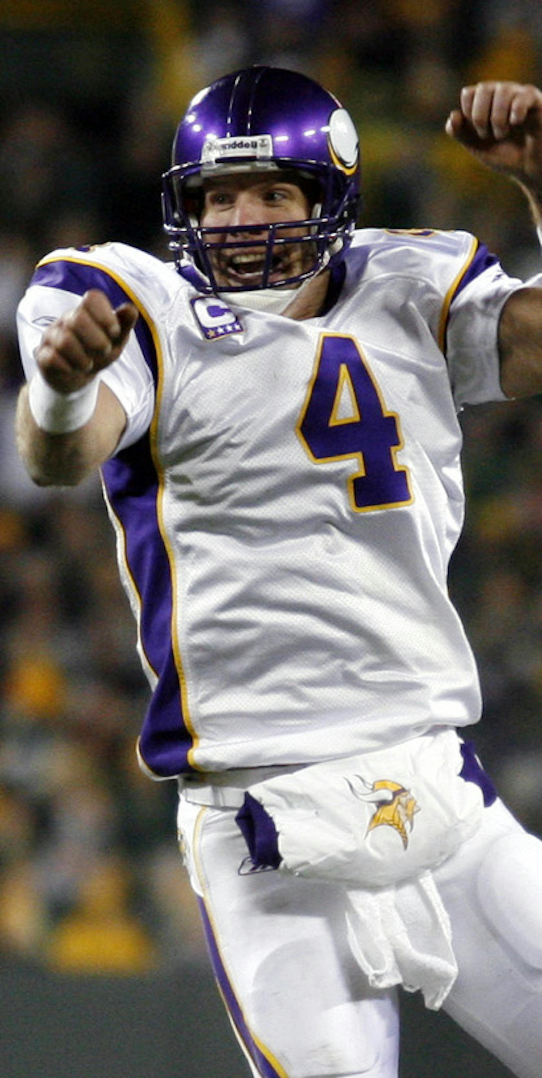 Minnesota Vikings quarterback Brett Favre reacts after throwing for the Vikings' final touchdown in a 38-26 win over the Green Bay Packers in an NFL football game Sunday, Nov. 1, 2009, in Green Bay, Wis. (AP Photo/Star Tribune, Jerry Holt) ** ST. PAUL OUT MINNEAPOLIS-AREA TV OUT MAGS OUT ** ORG XMIT: MIN2016080418164031