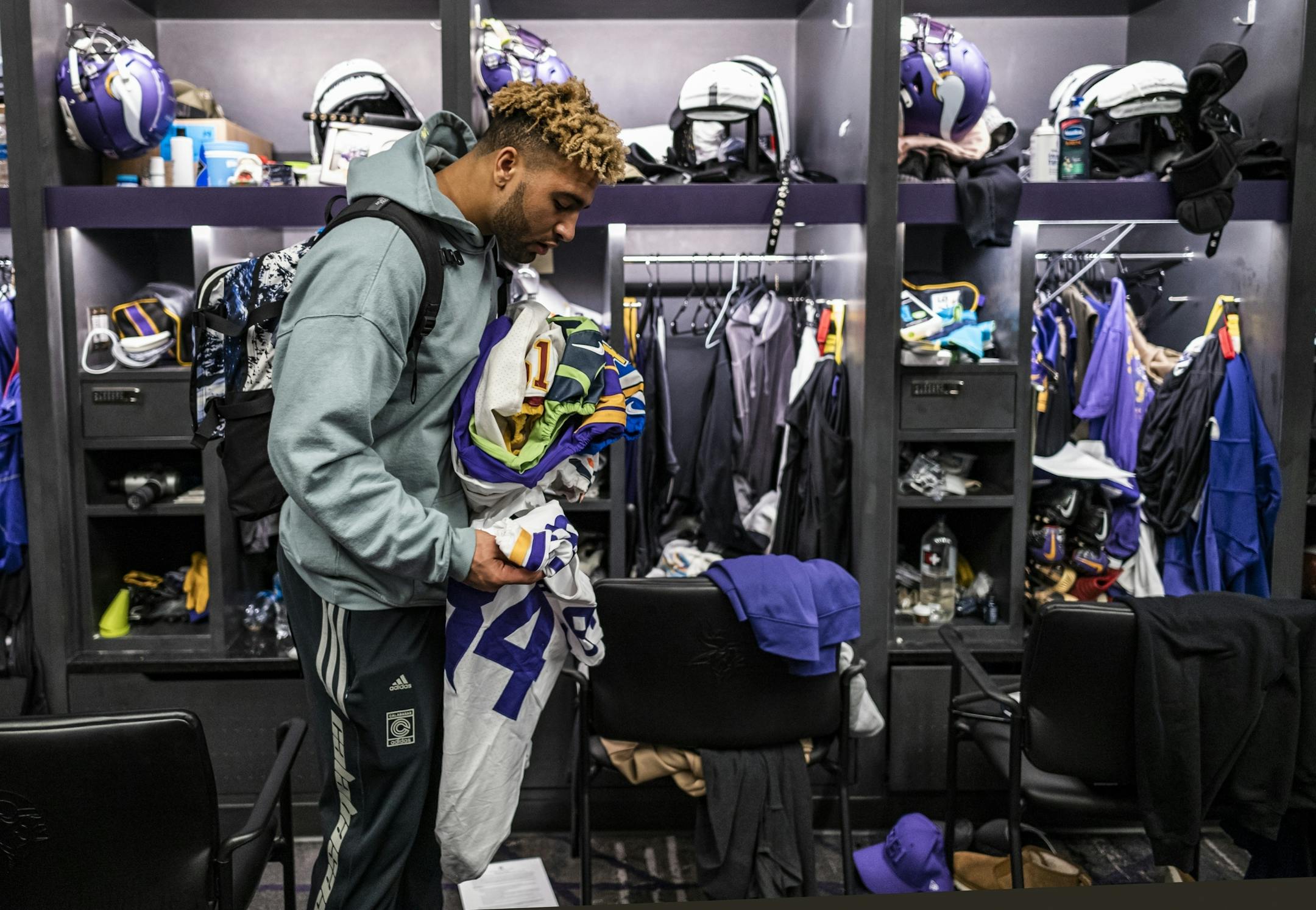 Minnesota Vikings' Irv Smith Jr. packed some jerseys to take home.