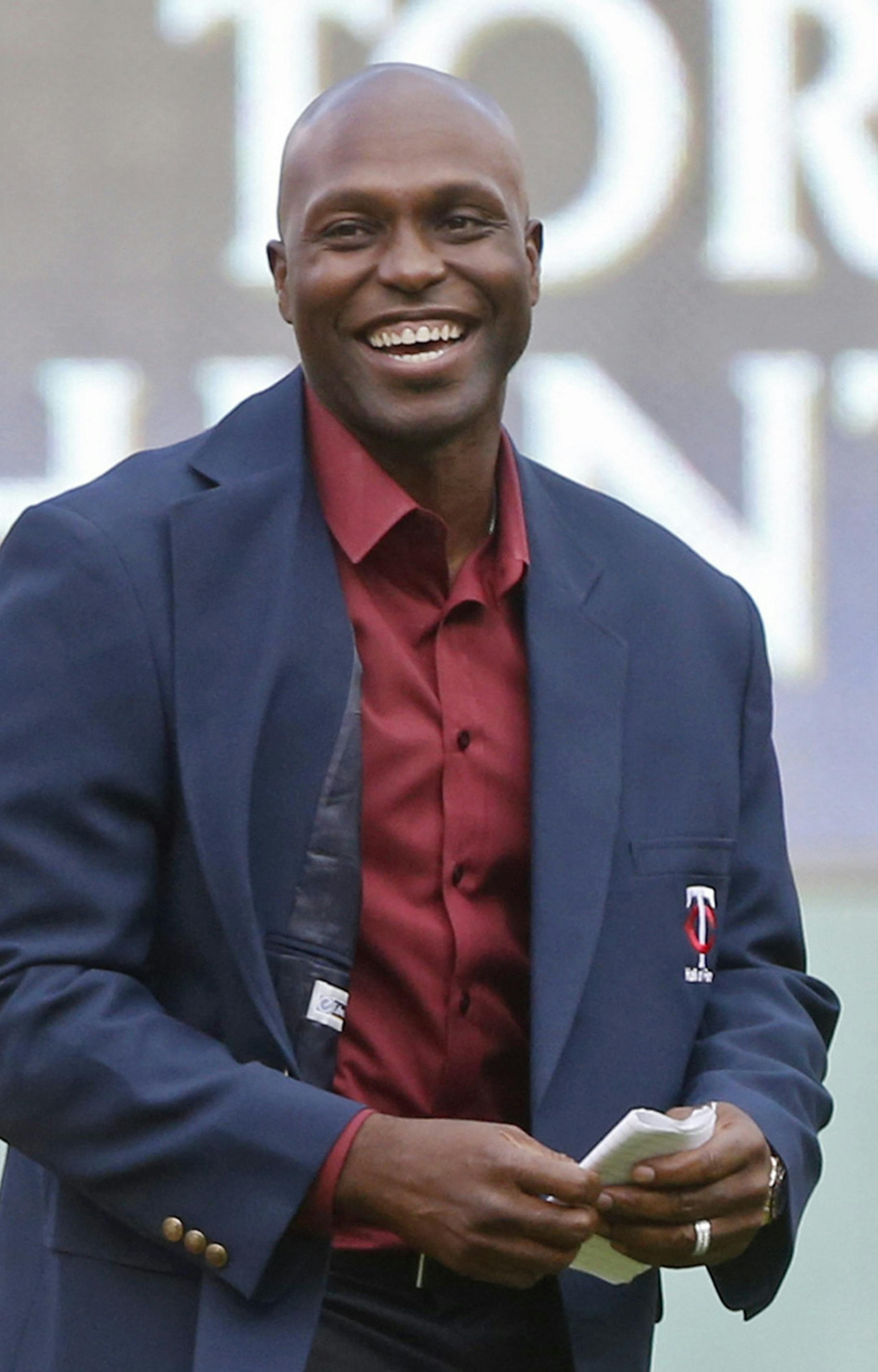 Former Minnesota Twin Rod Carew, right, applauds former outfielder Torii Hunter after Carew presented Hunter his jacket after Hunter's induction into the Twins Hall of Fame on Saturday, July 16, 2016, in Minneapolis. (AP Photo/Jim Mone)