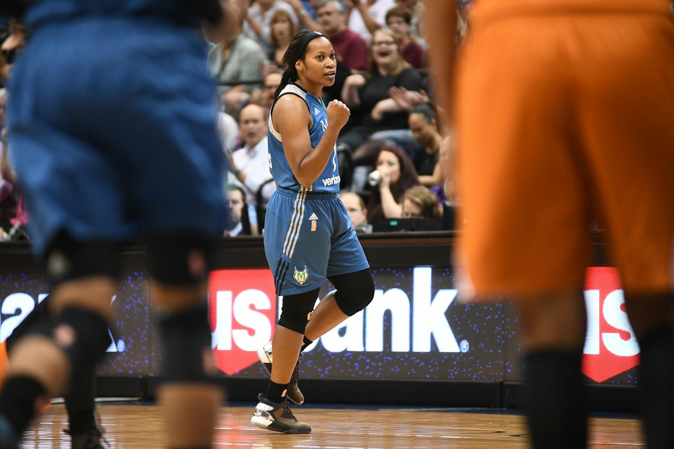 Minnesota Lynx guard Jia Perkins (7) reacted after witting a 3-point shot and while drawing a shooting foul during the first quarter against the Phoenix Mercury Tuesday.