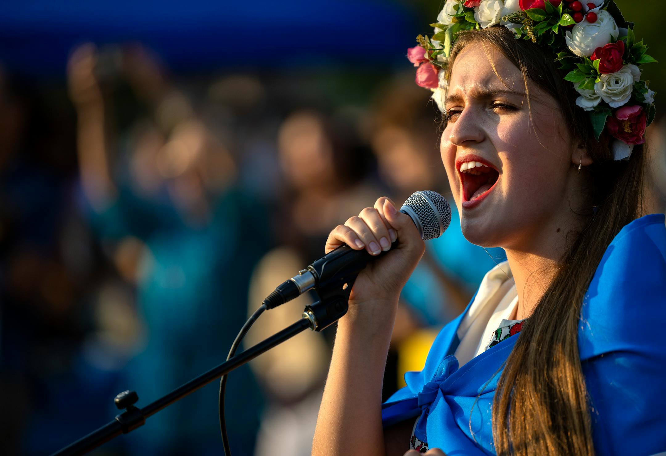 Olesia Kichuk, 18, of Kiev, Ukraine, sings to the crowd