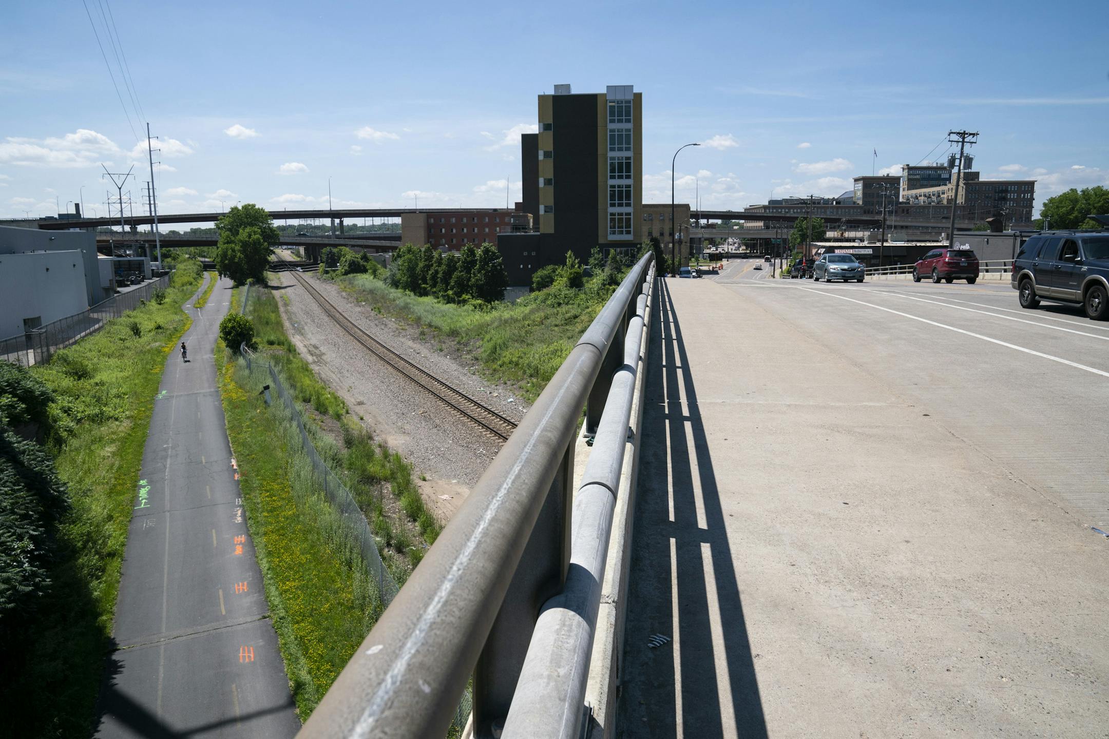 The Glendale Avenue bridge in Minneapolis, Minn. Thursday, July 11, 2019. ] RENEE JONES SCHNEIDER ¥ renee.jones@startribune.com Council Member Lisa Goodman says the Met Council is unnecessarily closing a main connecting bridge from North Minneapolis to the rest of the city for two years as part of light rail construction, asking the Met Council to speed up the process.