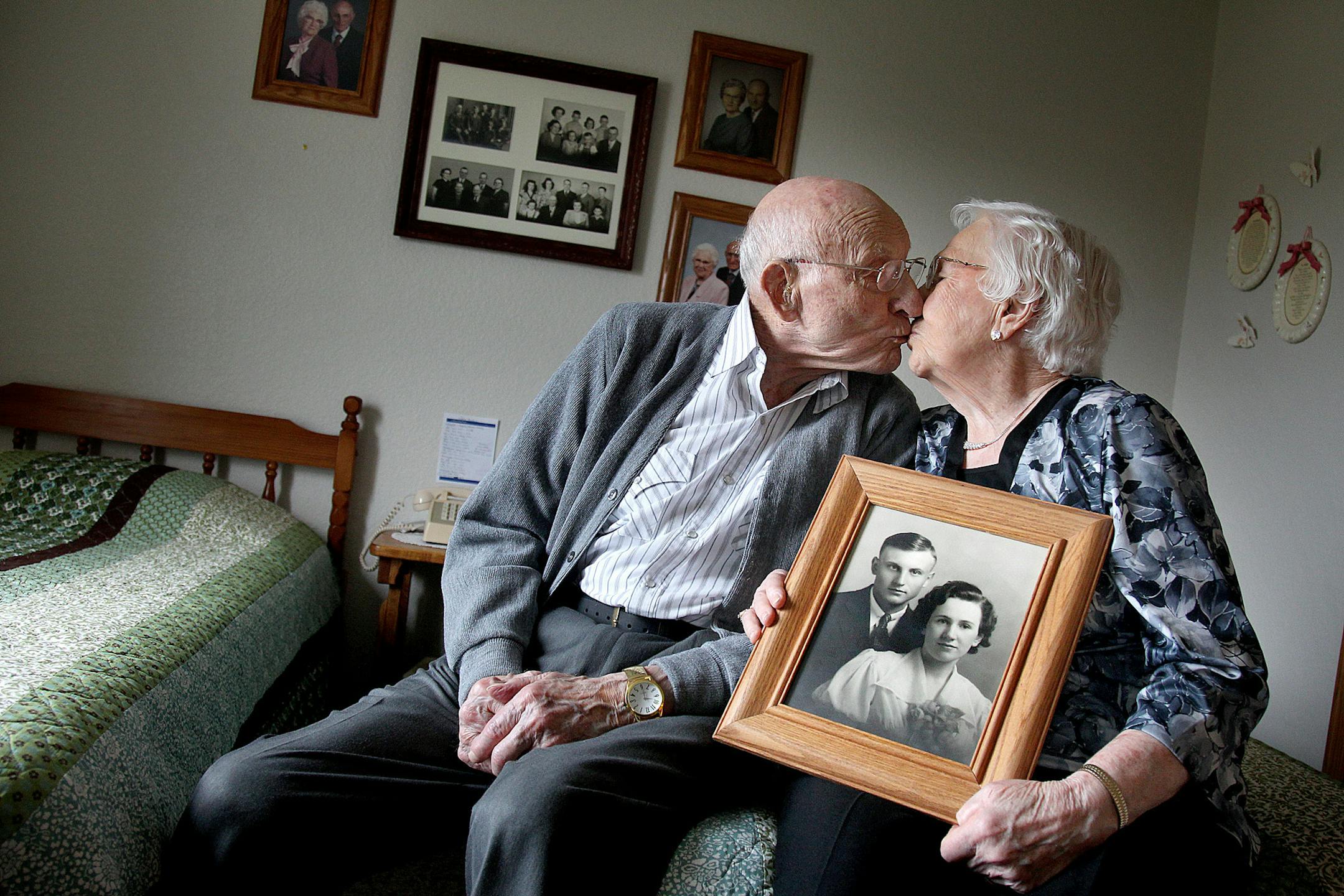 Clelland Darr, 93, and Ellen Darr, 92, gave each other a kiss as they celebrated being married 75 years, Monday, November 5, 2012. . Clelland Rush Darr married Ellen Ruth Rouse June 1, 1937, in Ruthven, Iowa. Ellen Ruth Rouse said they made a good team working together on a farm. (ELIZABETH FLORES/STAR TRIBUNE) ELIZABETH FLORES ¬• eflores@startribune.com ORG XMIT: MIN1211051950137219