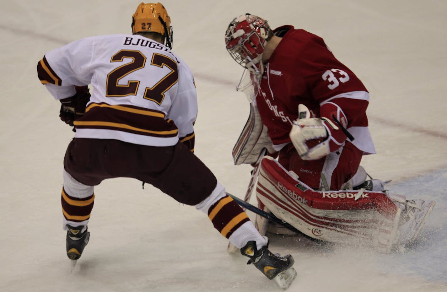 Minnesota's Nick Bjugstad (27)