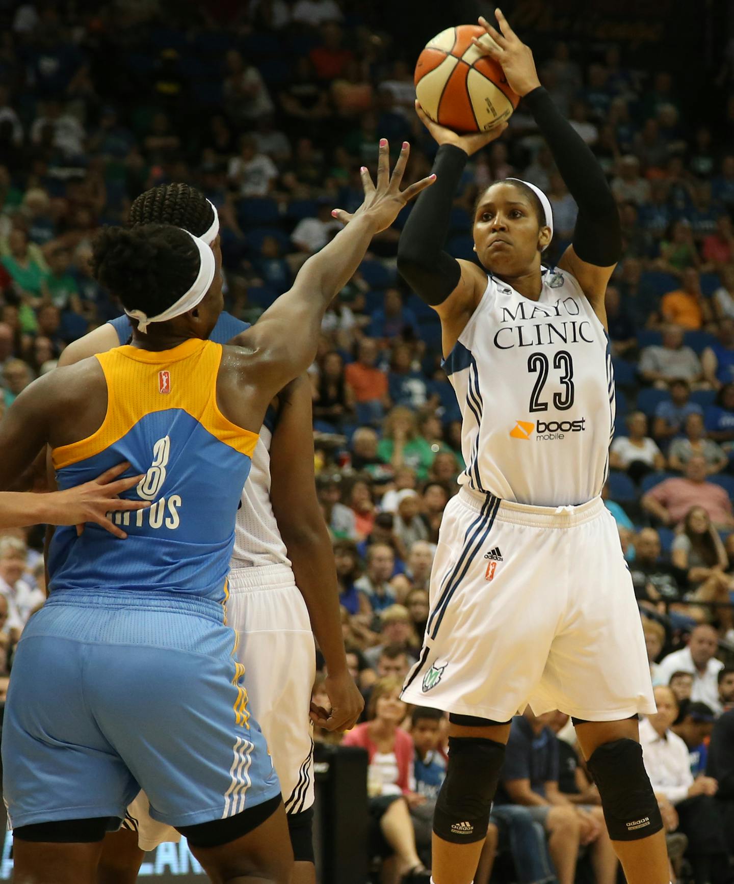 Lynx Maya Moore pulled up for a jumper during the second half. ] (KYNDELL HARKNESS/STAR TRIBUNE) kyndell.harkness@startribune.com Lynx vs Chicago at Target Center in Minneapolis, Min., Friday, July 17, 2015. Lynx won over Chicago 84-66.