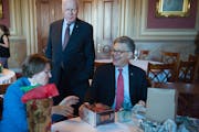 Sen. Franken gets a Trump chia, Klobuchar gets a moose mug in Senate gift exchange
