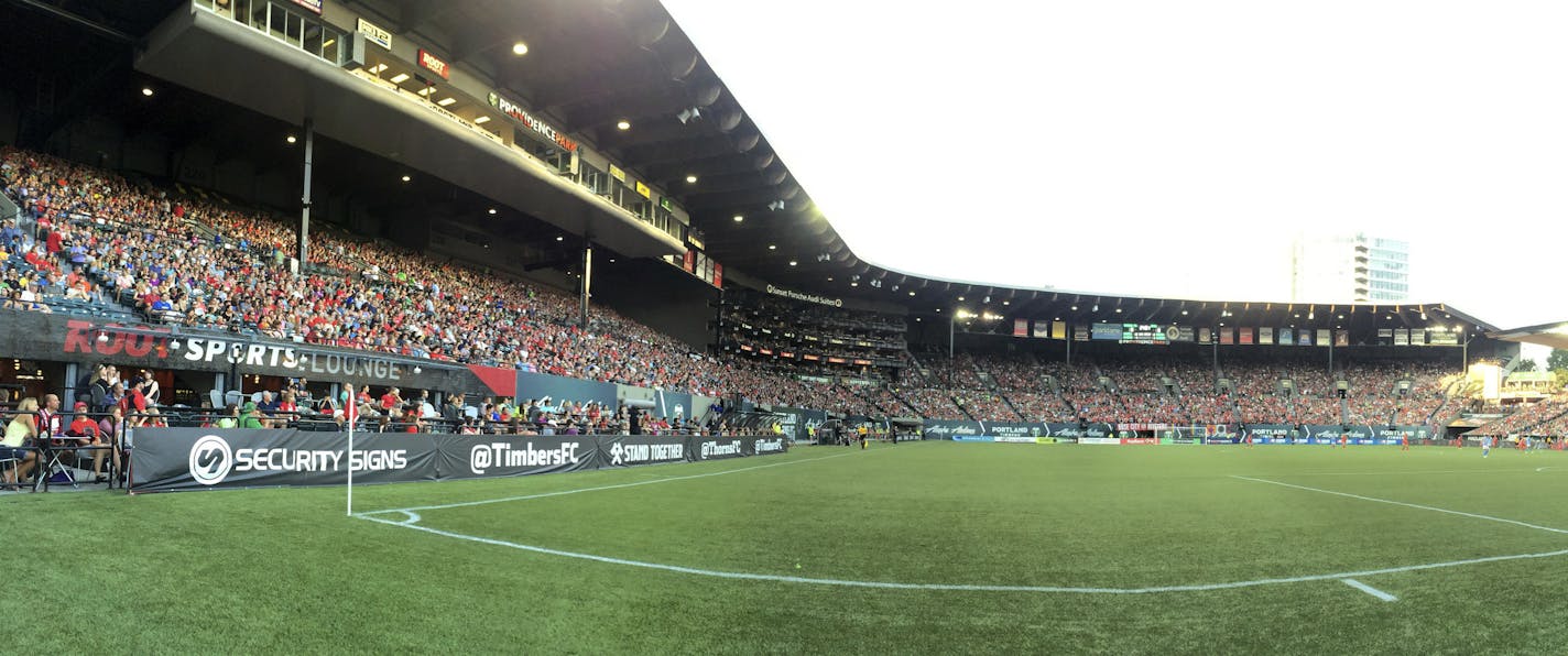 PORTLAND, OREGON-Aug. 3, 2014--The Portland Thorns beat the Houston Dash, 1-0, at Providence Park Sunday in Portland. The announced attendance was 19,123, a record for the National Women's Soccer League. Photo by Randy L. Rasmussen/The Oregonian ORG XMIT: POR2014080322232037 ORG XMIT: MIN1504221211474609