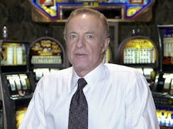 Actor James Caan posed on the set of the NBC series “Las Vegas,” in Culver City, Calif., on Dec. 10, 2003. 