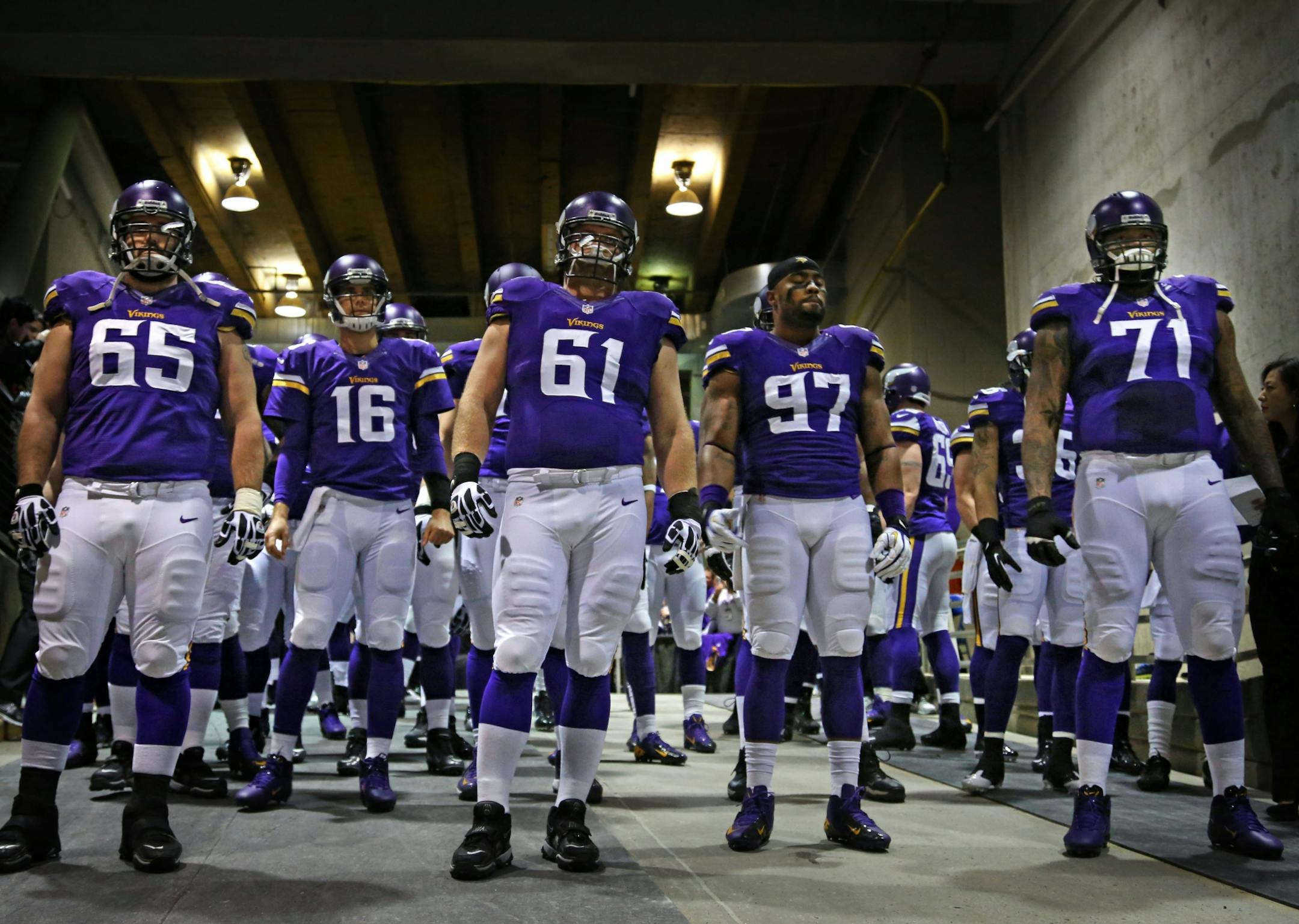 Vikings guard Joe Berger (61)