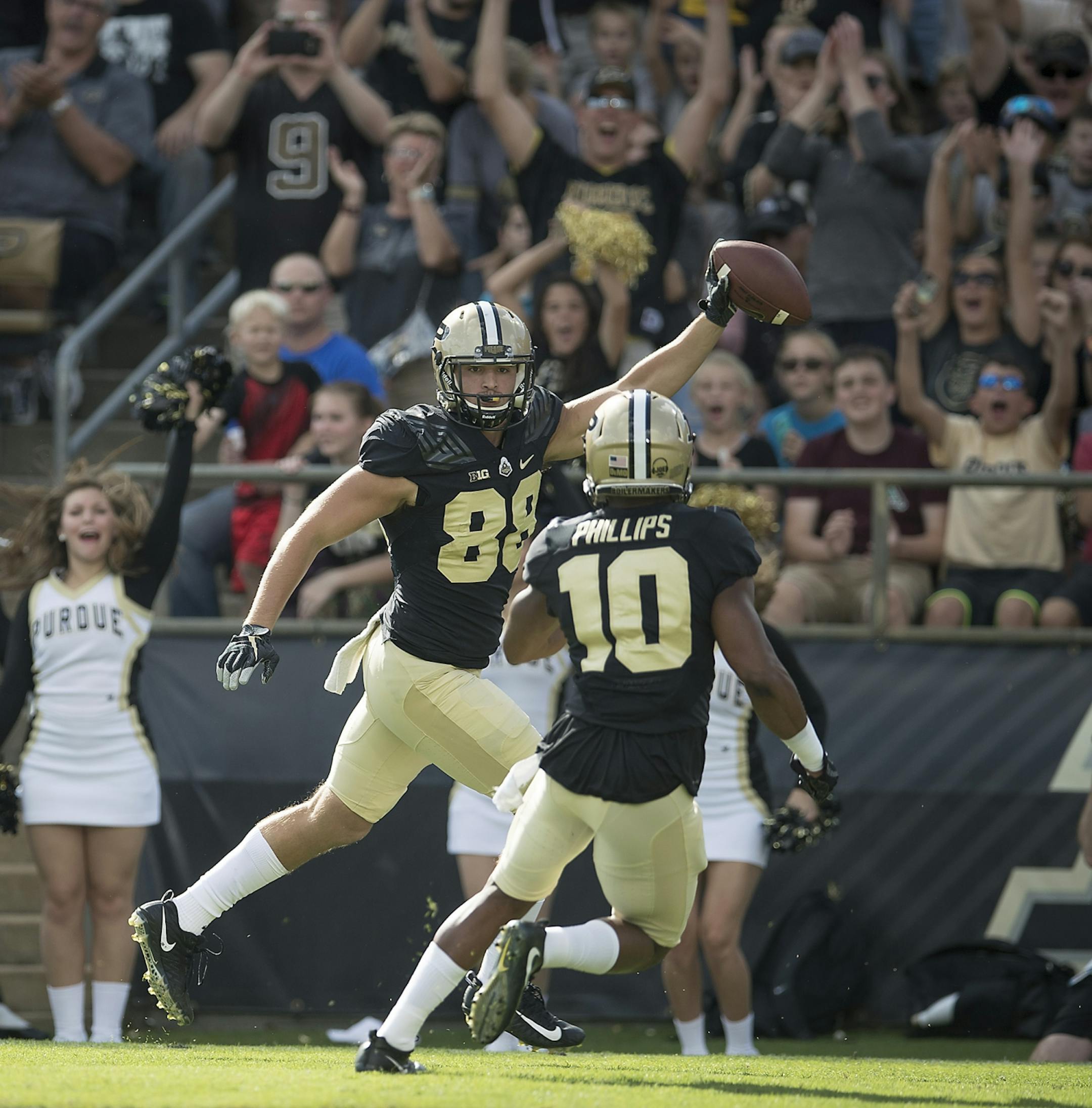 Purdue's tight end Cole Herdman ran into the end zone for a touchdown during the first quarter the Gophers took on Purdue at Ross-Ade Stadium, Saturday, October 7, 2017 in West Lafayette, IN.