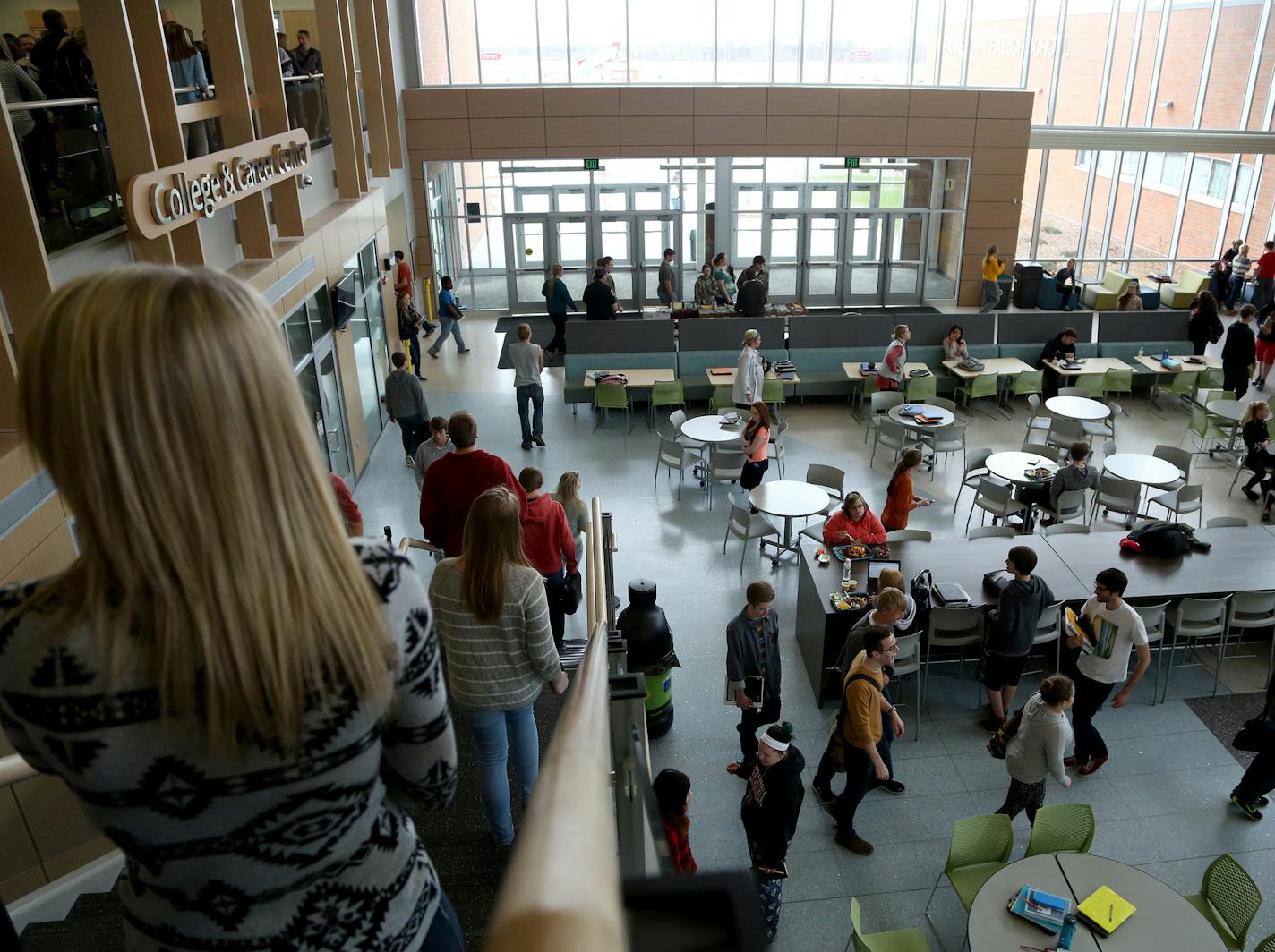 Students head to the next class of to lunch in the common area of Alexandria Area High School. ] (KYNDELL HARKNESS/STAR TRIBUNE) kyndell.harkness@startribune.com At Alexandria Area High School in Alexandria Min., Tuesday, April 21, 2015.