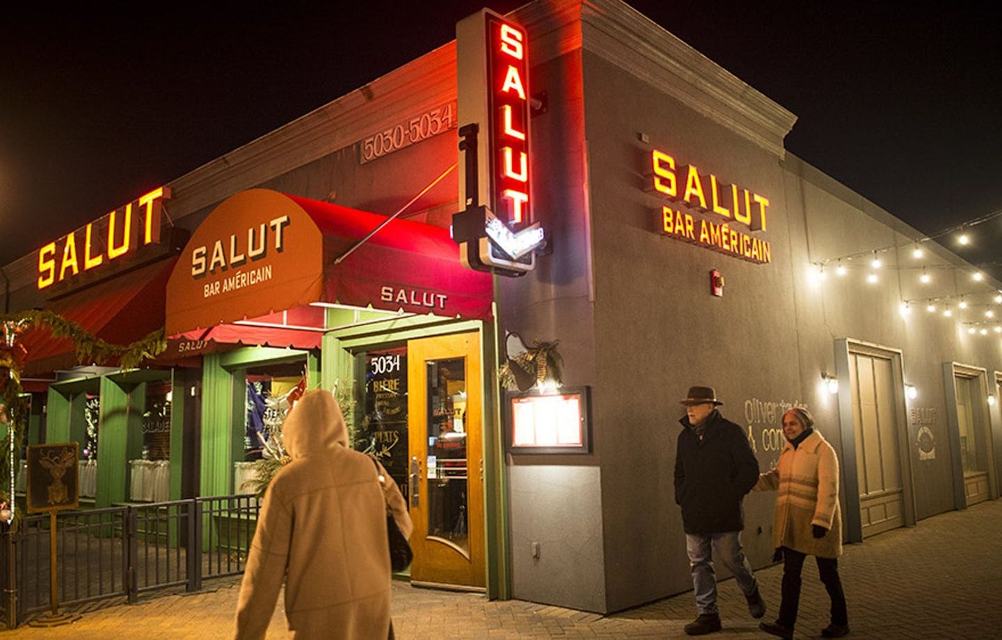 SalutBar Americain, in the 50th & France commercial district in Edina, could have rooftop dining under the new proposed rule.