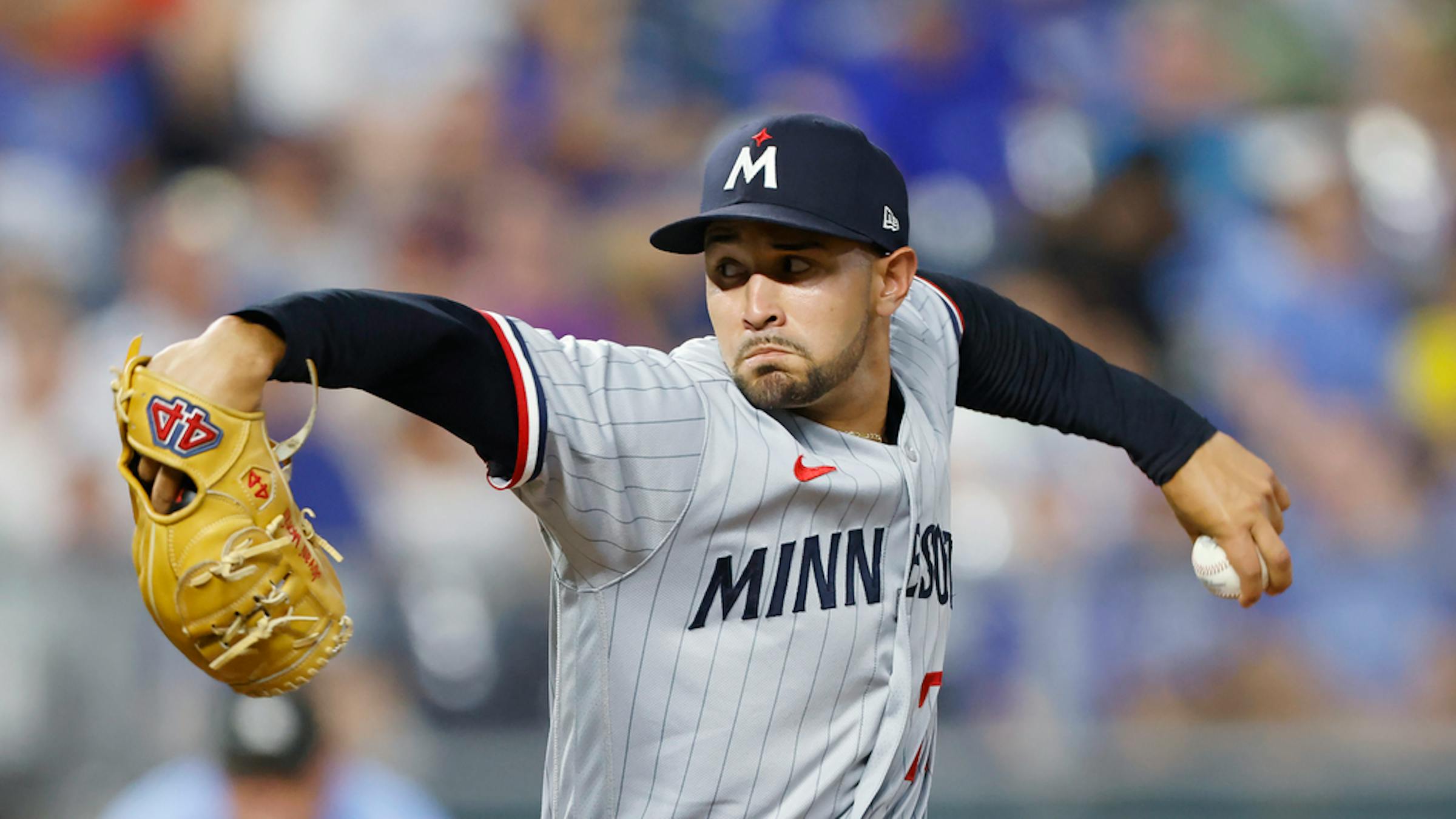 Minnesota Twins trade lefty reliever Jovani Moran to Boston Red Sox for utilityman Mickey Gasper