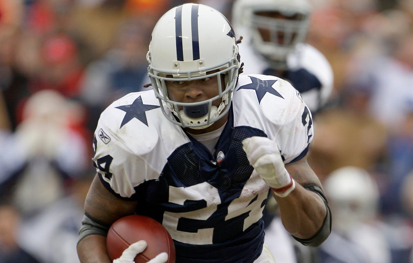 Dallas Cowboys running back Marion Barber during the fourth quarter of an NFL football game against the Kanas City Chiefs Sunday, Oct. 11, 2009 in Kansas City, Mo. Dallas won the game 26-20. (AP Photo/Charlie Riedel)