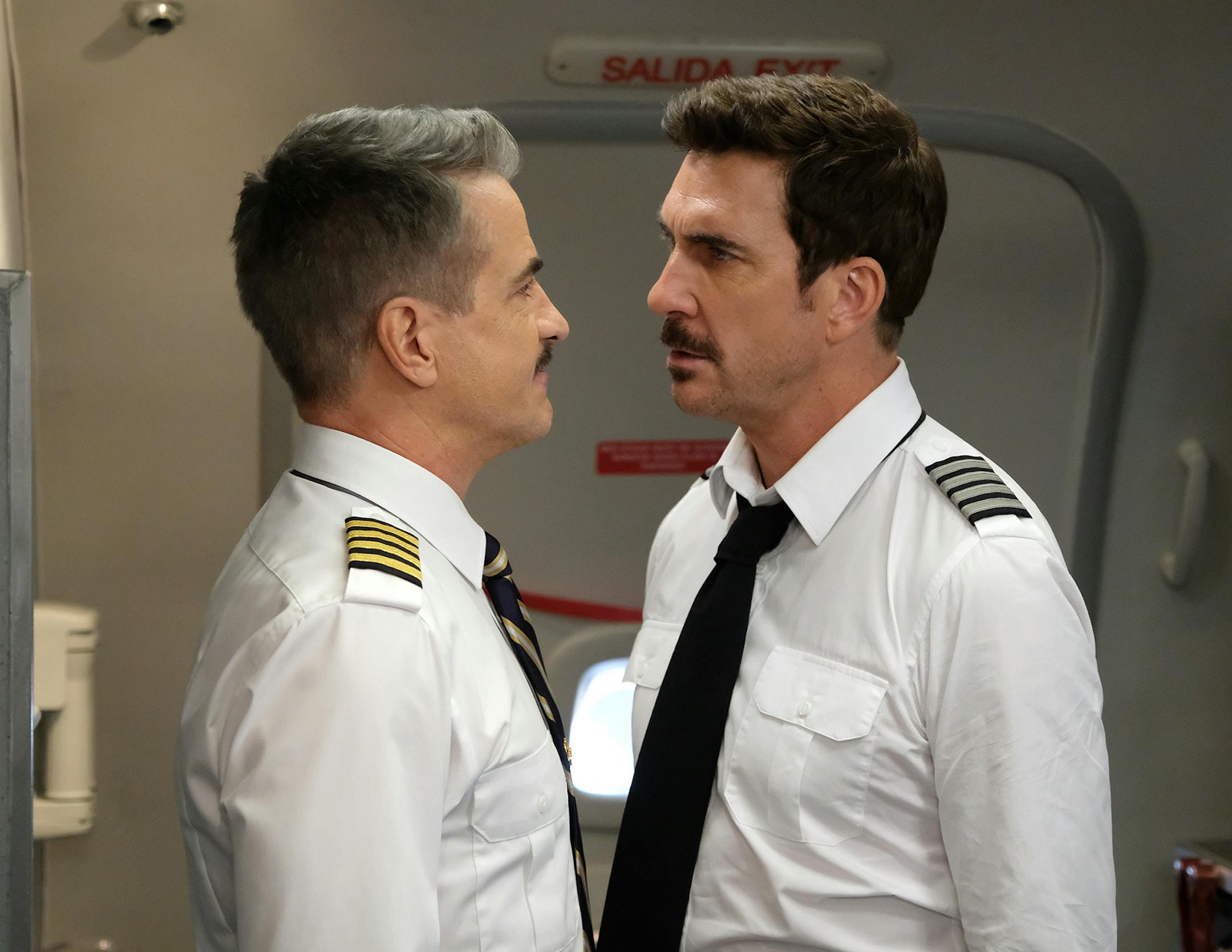LA TO VEGAS: L-R: Guest star Dermot Mulroney and Dylan McDermott in the "Two & A Half Pilotsî episode of LA TO VEGAS airing TUESDAY, Jan. 16 (9:00-9:30 PM ET/PT) on FOX. CR: Ray Mickshaw/FOX