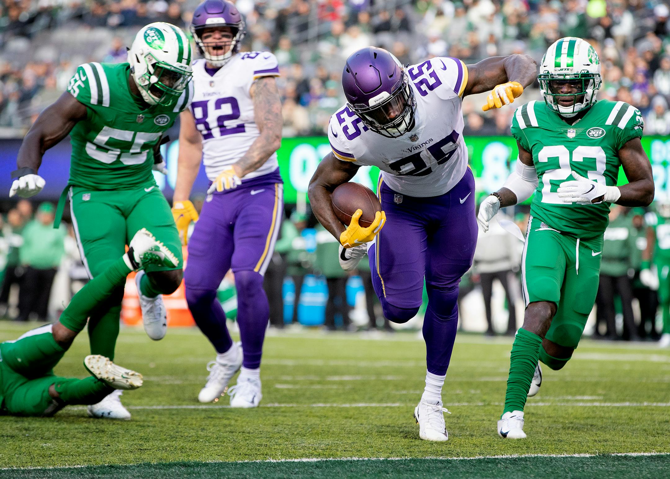 Latavius Murray ran for an 11-yard touchdown in the third quarter. He also broke away from the Jets defense for a 38-yard touchdown run in the fourth quarter.