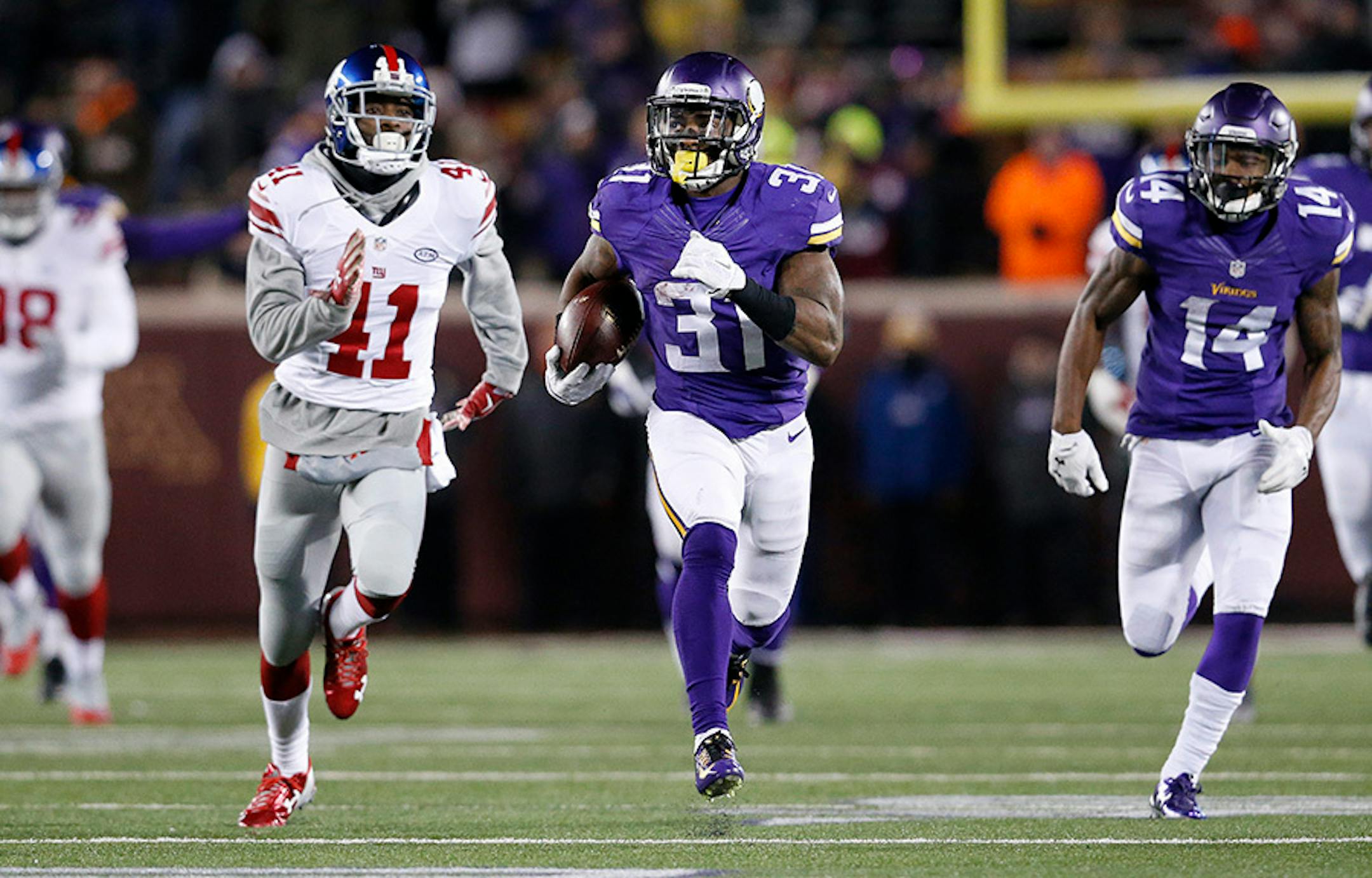 Jerick McKinnon (31) ran for the end zone during a 68-yard touchdown in the fourth quarter.