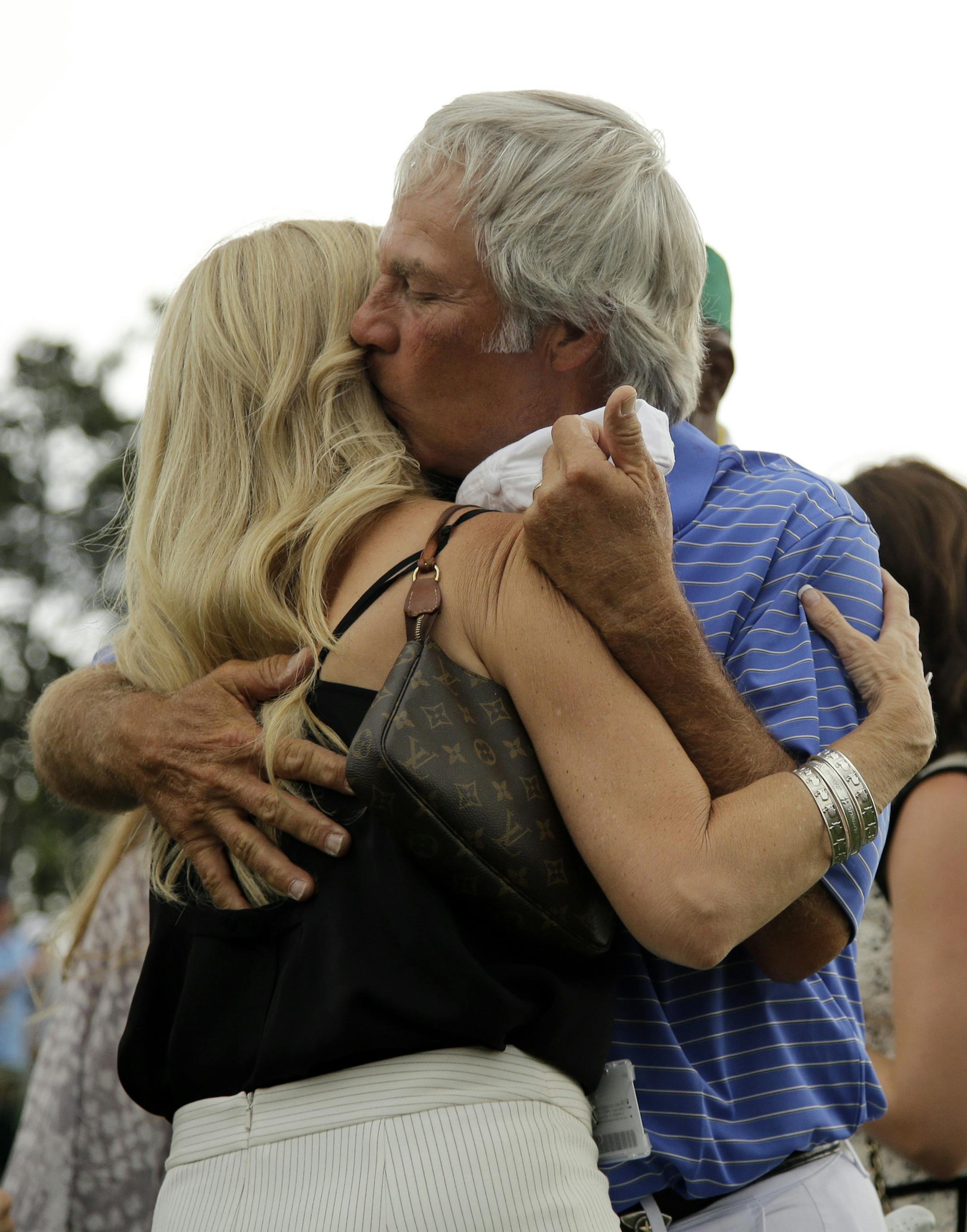 Ben Crenshaw kisses his wife Julie after his final round of the Masters golf tournament Friday, April 10, 2015, in Augusta, Ga. (AP Photo/Matt Slocum)