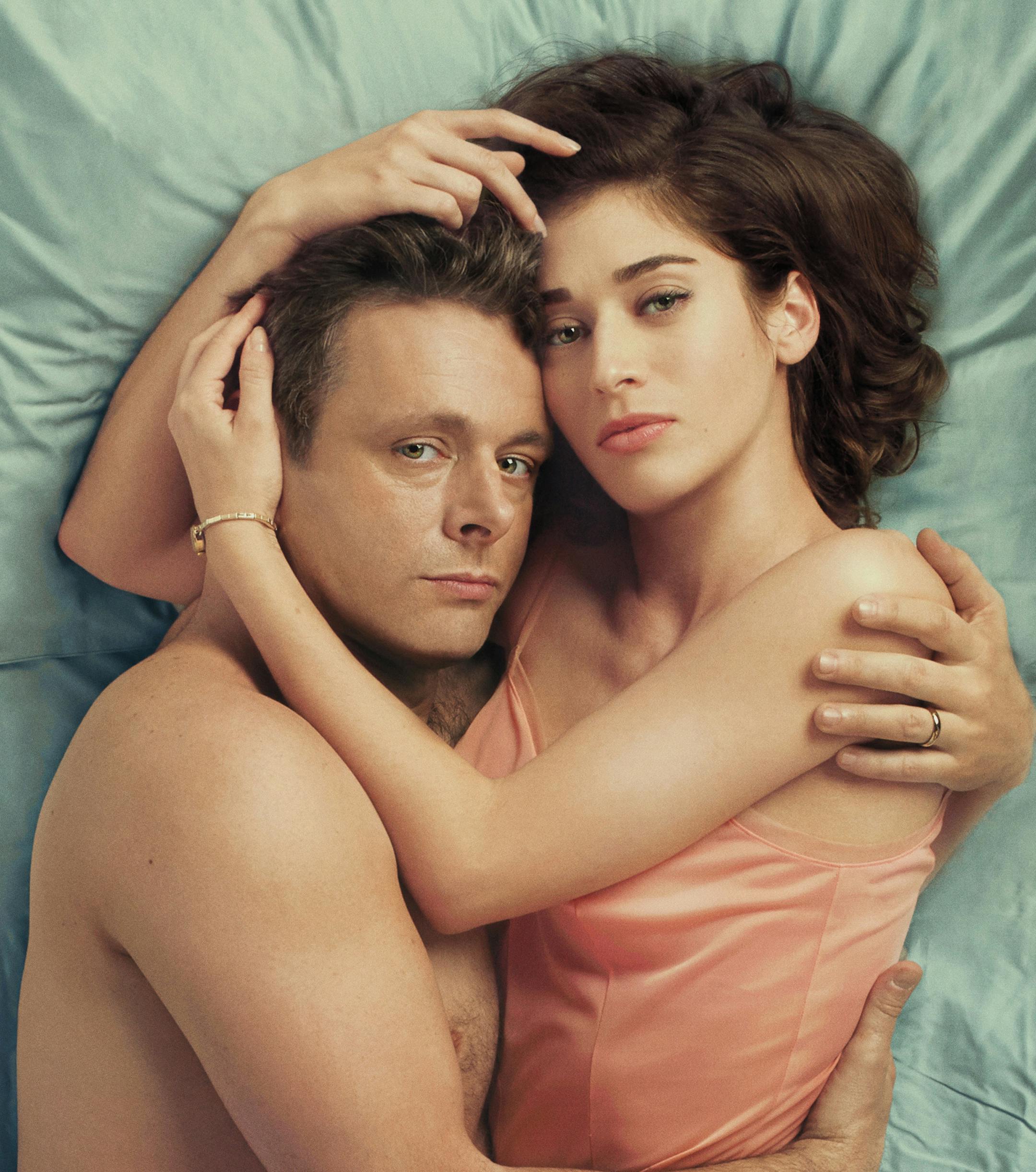 Michael Sheen as Dr. William Masters and Lizzy Caplan as Virginia Johnson in Masters of Sex (season 2 KEY ART) - Photo: Frank W Ockenfels 3/SHOWTIME