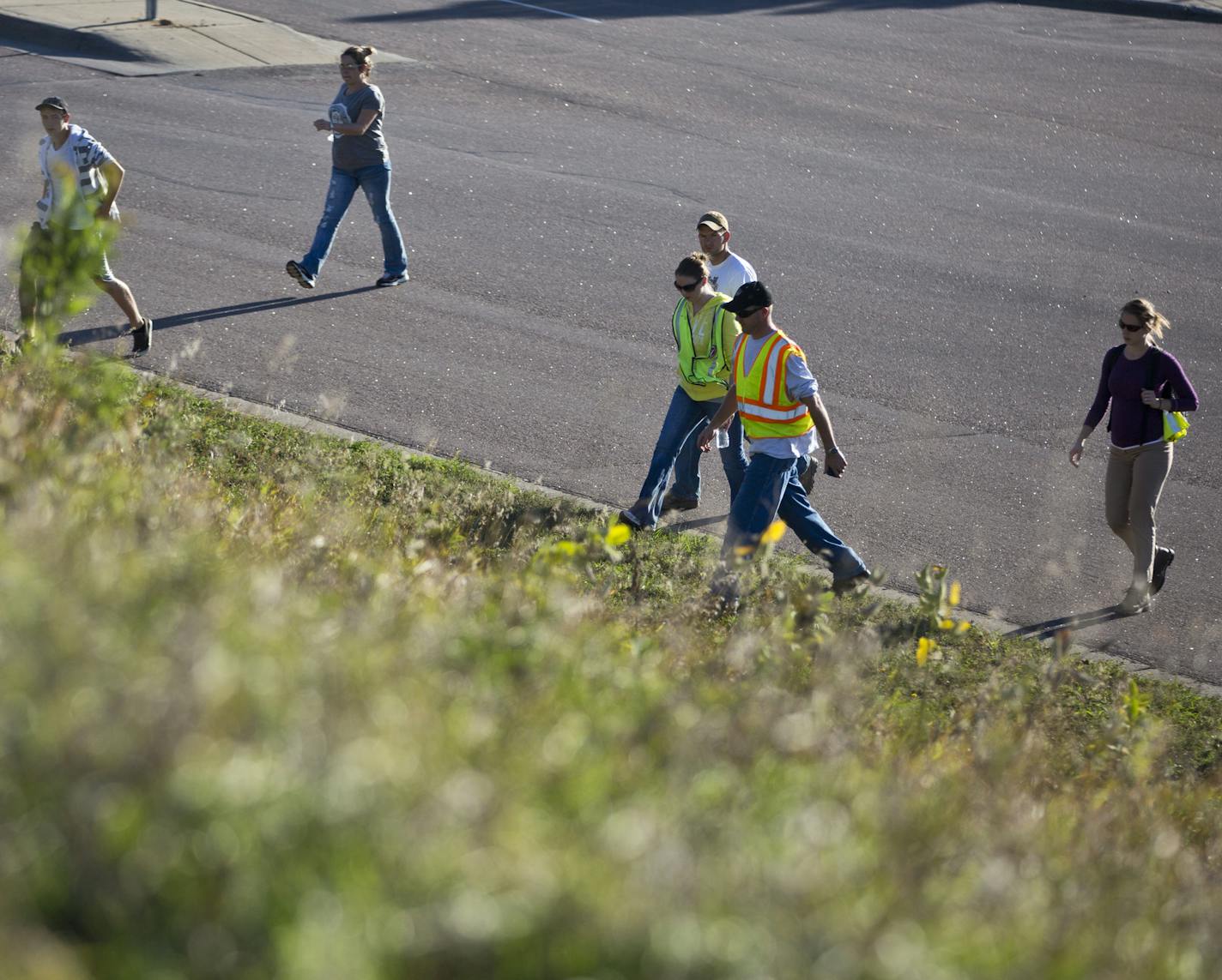 A group of volunteers set off to search in an area of Apple Valley, Minn., where police recommended people search for missing an presumed dead student Anarae Schunk on Monday, September 30, 2013. ] (RENEE JONES SCHNEIDER &#x2022; reneejones@startribune.com)