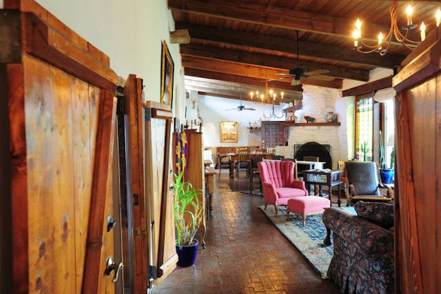 The sitting room at the Hacienda Antigua in Albuquerque.