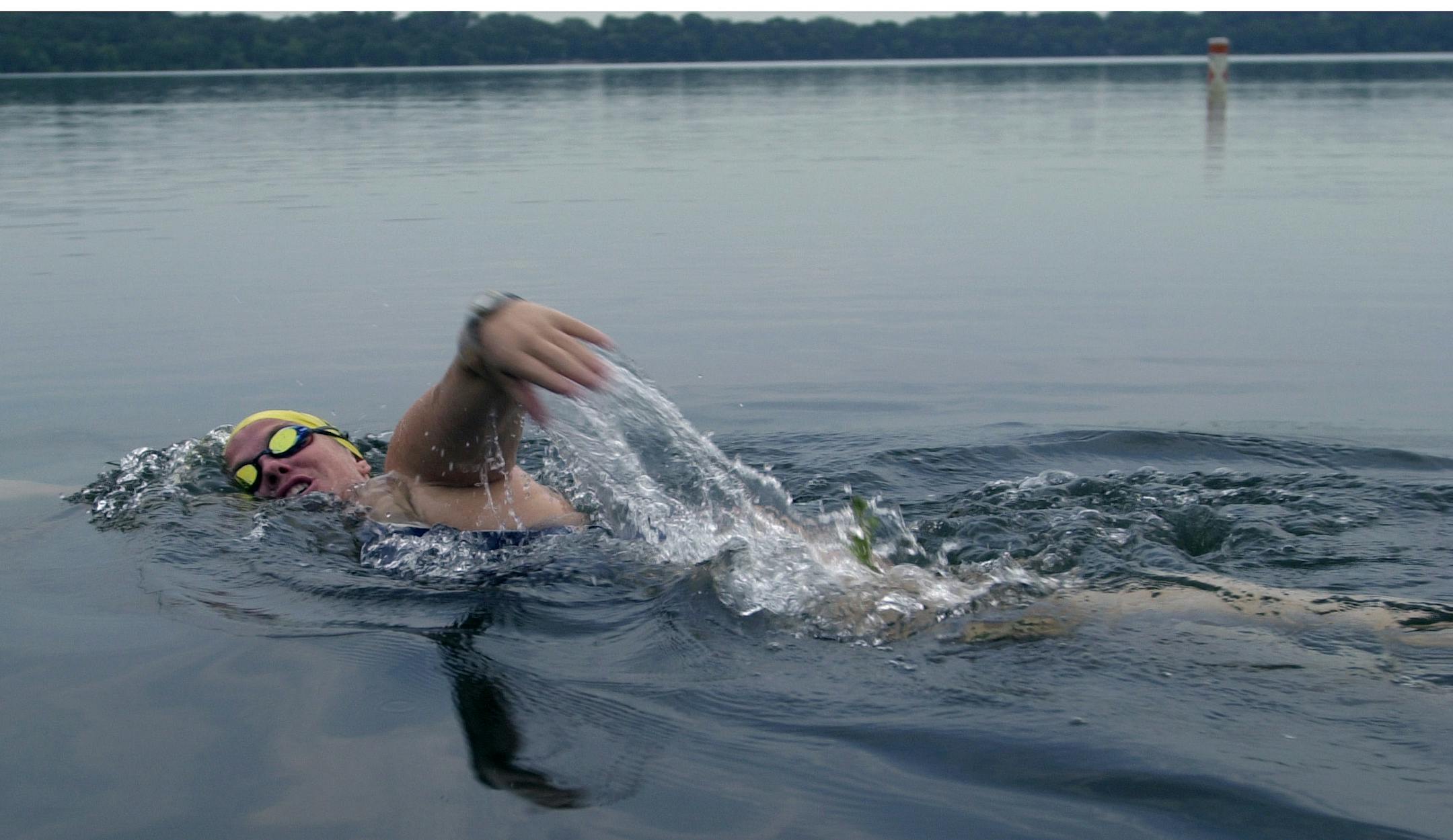 GENERAL INFORMATION: Minneapolis,Mn. Thursday 7/18/2002 A Your Sports centerpiece on open-water swimming, a sporting trend in which participants have rediscovered that swimming isn't just for chlorinated pools anymore. There are a handful of organized events throughout the summer. Dedicated open-water swimmers, however, don't wait for the races; they'll go for a refreshing swim across a local lake just about anytime. IN THIS PHOTO: Tina Neill swims in Lake Harriet about once a week during the sw