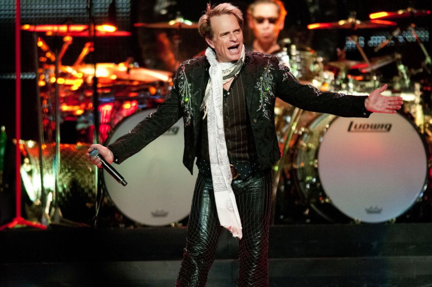 David Lee Roth and his Van Halen bandmates played to a crowd of 14,000 at the X in St. Paul.