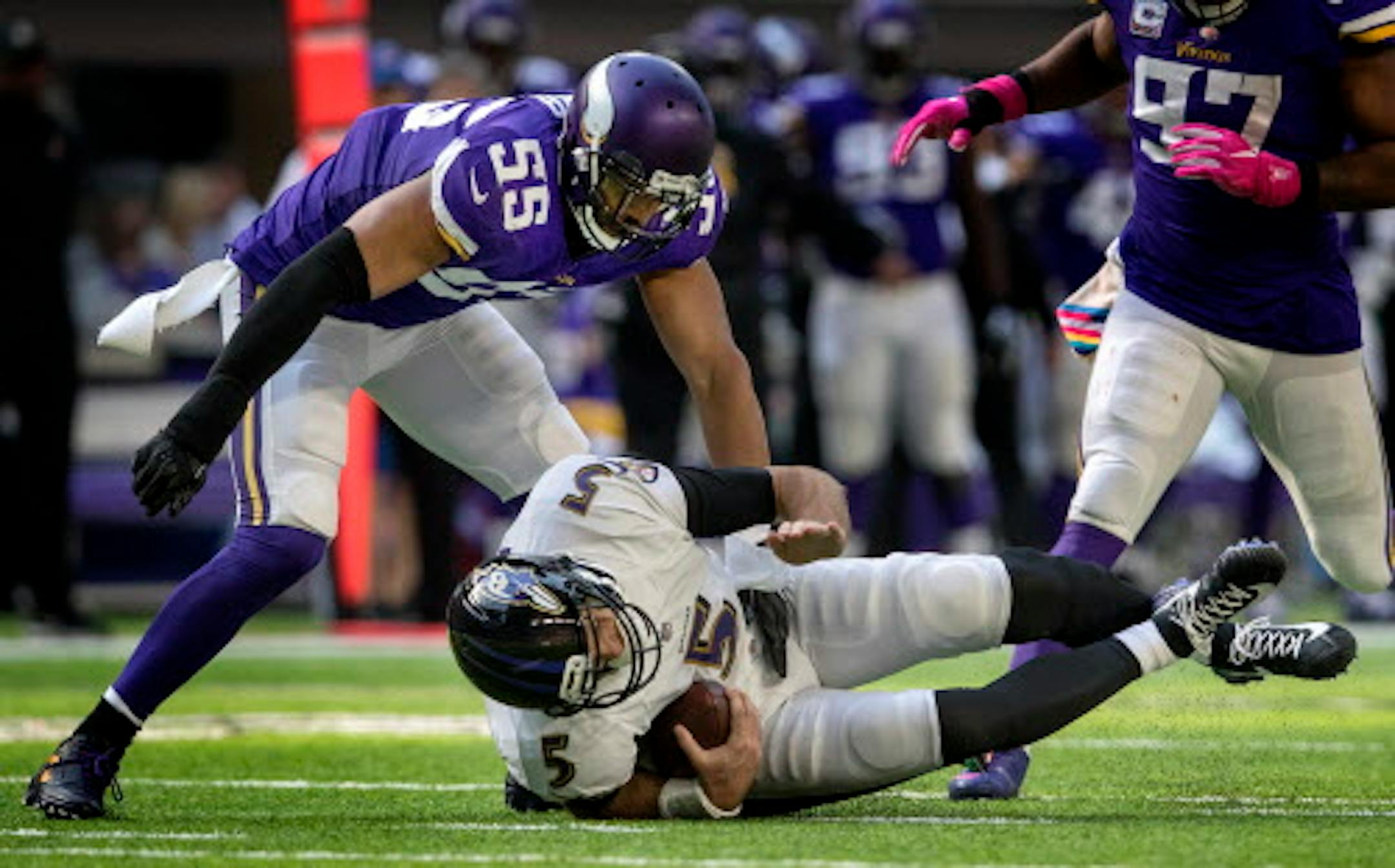 Minnesota Vikings' Anthony Barr (55) sacks Baltimore Ravens quarterback Joe Flacco in the third quarter on Sunday, Oct. 22, 2017 at U.S. Bank Stadium in Minneapolis, Minn. (Carlos Gonzalez/Minneapolis Star Tribune/TNS) ORG XMIT: 1213890