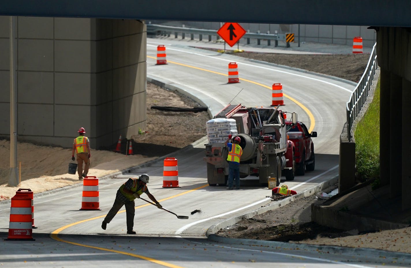 Workers put the the finishing touches on a key ramp leading to southbound I-35W from 10th Street and 4th Avenue South Wednesday. ] ANTHONY SOUFFLE &#x2022; anthony.souffle@startribune.com Workers put the the finishing touches on a key ramp leading to southbound I-35W from 10th Street and 4th Avenue South Wednesday, Sept. 25, 2019 in downtown Minneapolis. The Minnesota Department of Transportation is expected to open the on ramp for the evening commute at 2 P.M. Thursday.