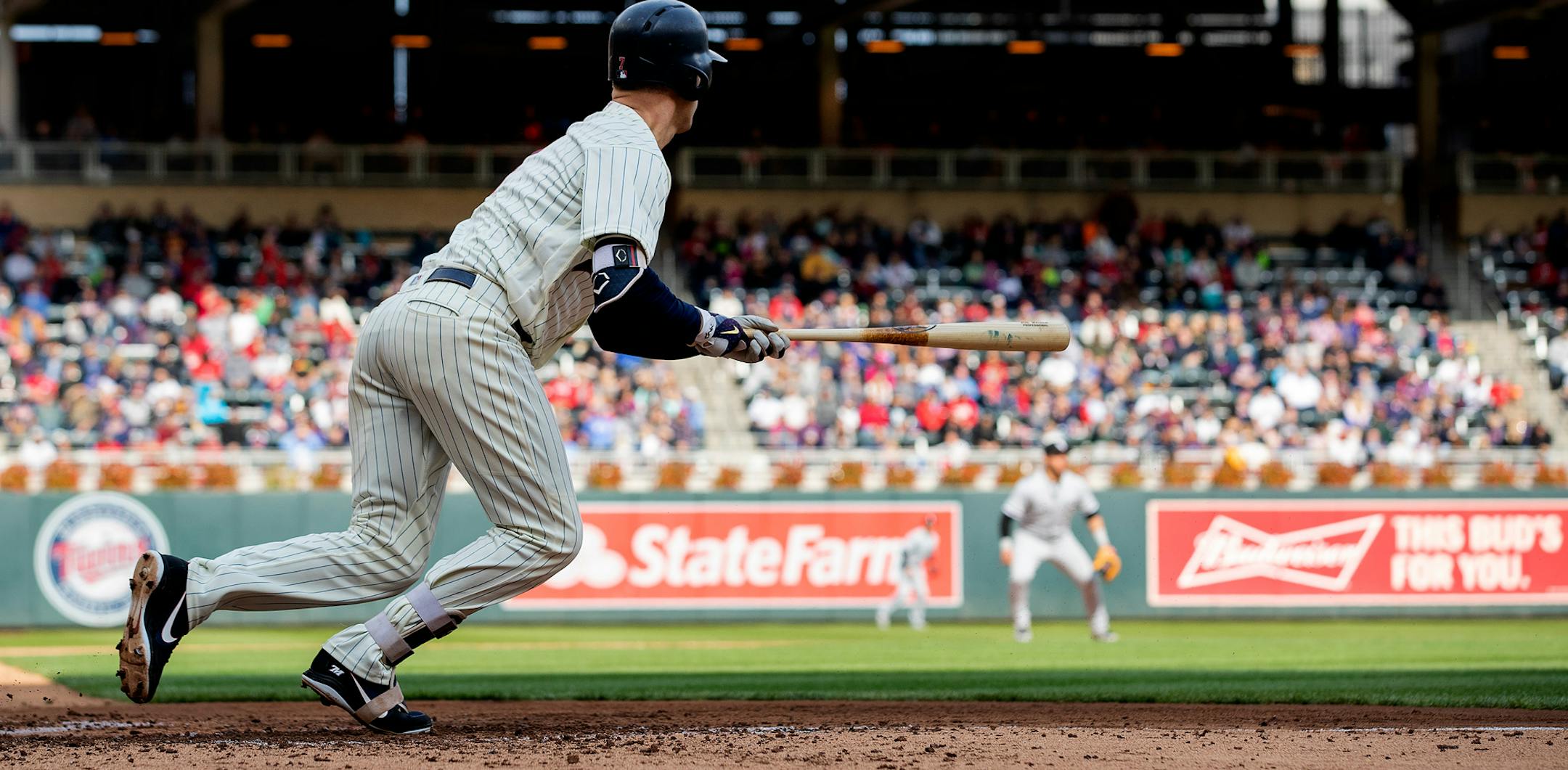 Minnesota Twins first baseman Joe Mauer ran out a grounder in the third inning. ] CARLOS GONZALEZ ï cgonzalez@startribune.com ñ September 30, 2018, Minneapolis, MN, Target Field, MLB, Minnesota Twins vs. Chicago White Sox