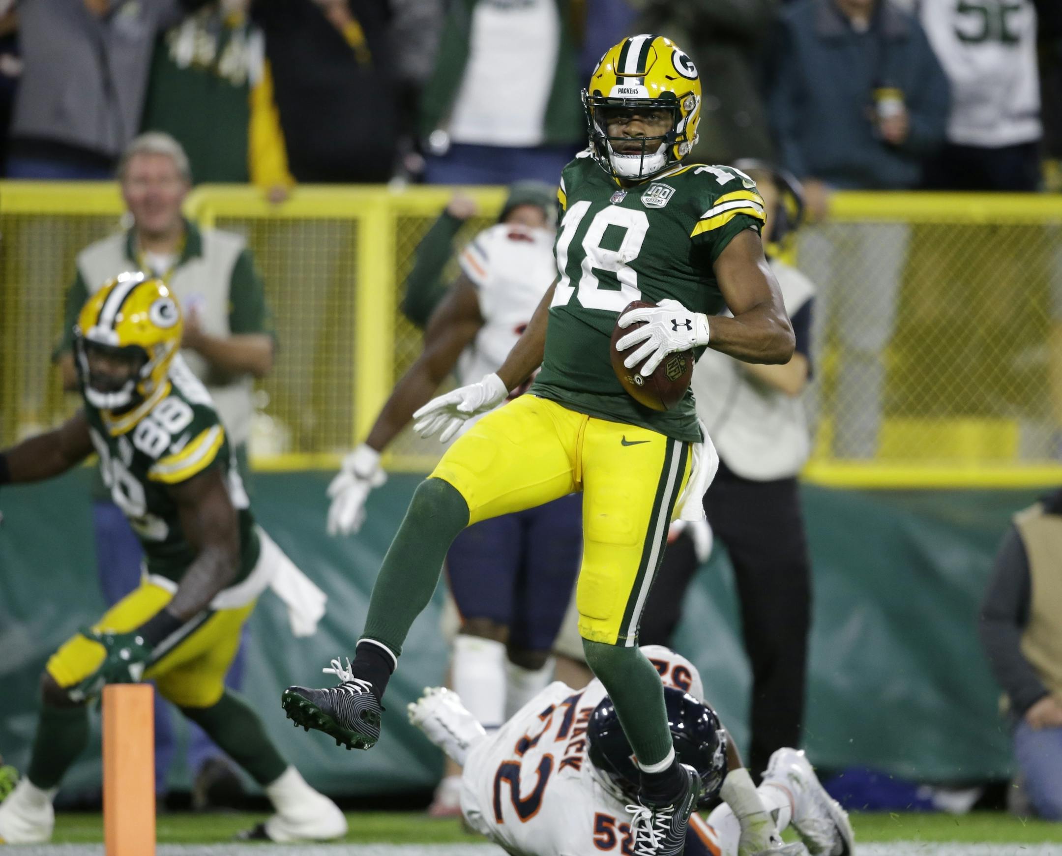 Green Bay Packers' Randall Cobb breaks away for a 75-yard touchdown catch during the second half of an NFL football game against the Chicago Bears Sunday, Sept. 9, 2018, in Green Bay, Wis. (AP Photo/Jeffrey Phelps)
