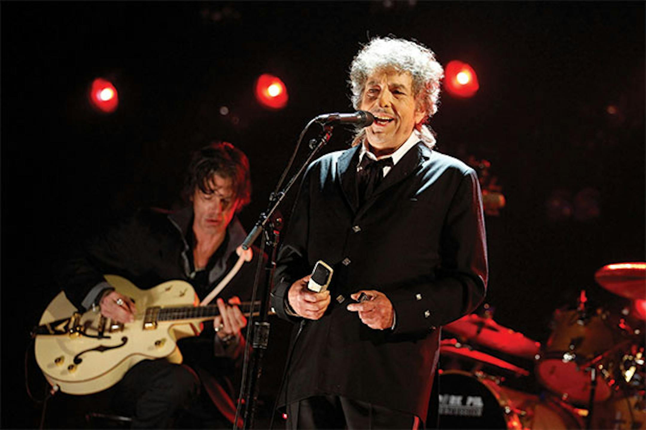 In concert, Bob Dylan typically lets his songs speak for themselves without chatting up the audience, and now he's giving the same treatment to the Nobel committee.
