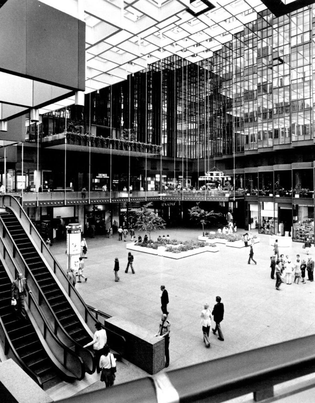 The Crystal Court of the IDS Center in 1974.