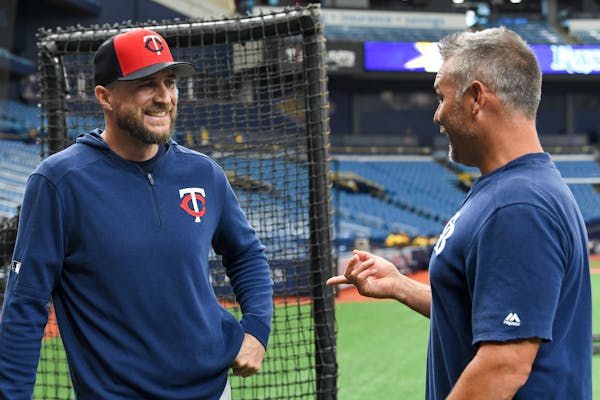 Twins manager Rocco Baldelli and Tampa Bay manager Kevin Cash talk before the game on Thursday