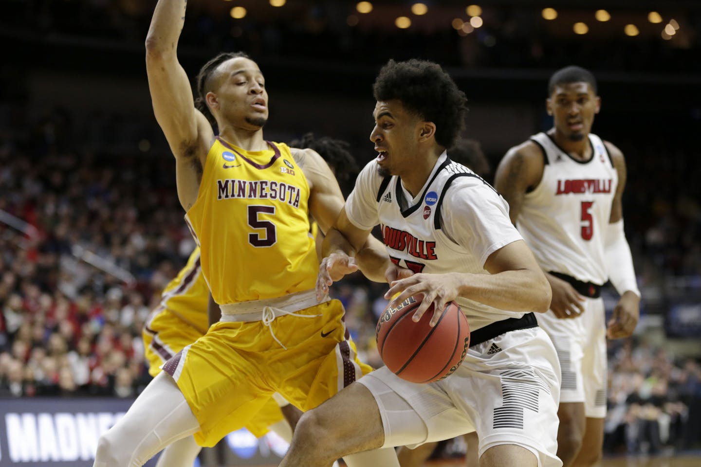 Louisville's Jordan Nwora, right, is defended by Minnesota's Amir Coffey (5) during the first half of a first round men's college basketball game in the NCAA Tournament, in Des Moines, Iowa, Thursday, March 21, 2019. (AP Photo/Nati Harnik)