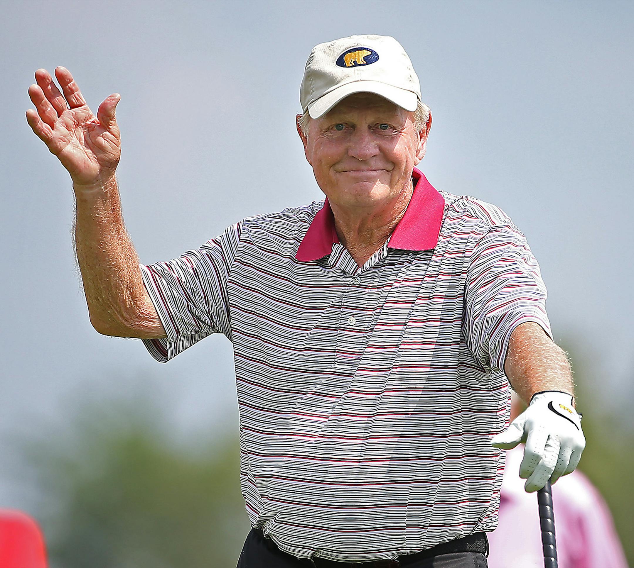 Jack Nicklaus greeted the crowd before at he first tee during the Greats of Golf Challenge at the 3M Championships, Saturday, August 2, 2014 in Blaine, MN. ] (ELIZABETH FLORES/STAR TRIBUNE) ELIZABETH FLORES &#x2022; eflores@startribune.com ORG XMIT: MIN1408021721581612