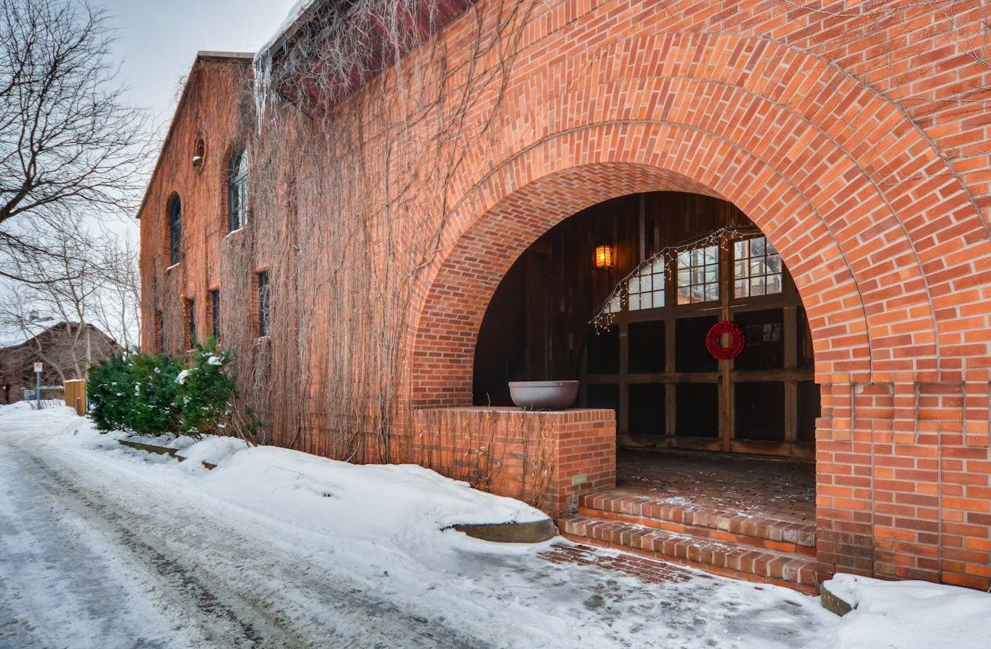 Virtuance
townhouse in James J. Hill carriage house