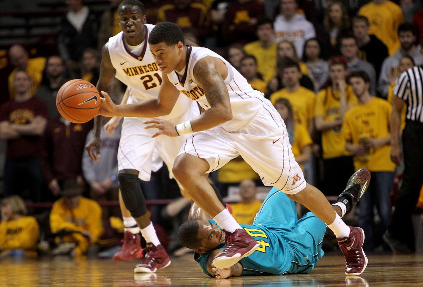 Nate Mason (2) pushes the ball upcourt with teammate Bakary Konate in a nonconference game earlier this season.