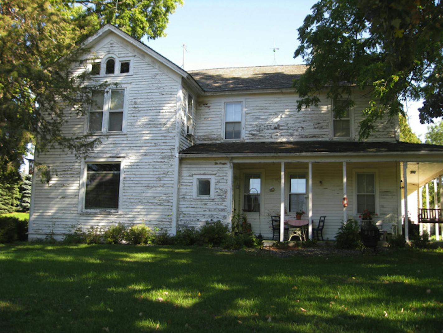 The John Brown house, built in about 1865 with a 1907 addition, was owned by a city official who also served in the 1st Minnesota regiment and fought at the Battle of Gettysburg.