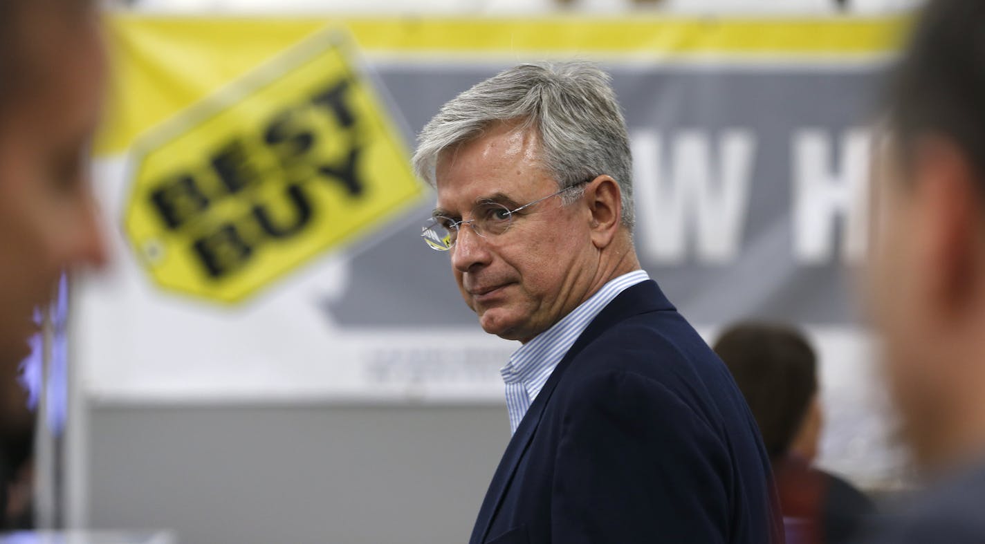 Best Buy. CEO Hubert Joly spent the opening hours hanging at the Best Buy store in Eden Prairie. ) Star Tribune photo by Tom Wallace ASSIGNMENT: SAXO: 1002535373 Shopping112516