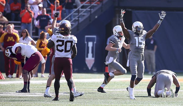 Illinois players celebrated as they defeated the Gophers 28-24, Saturday, October 25, 2014 in Champaign, IL.