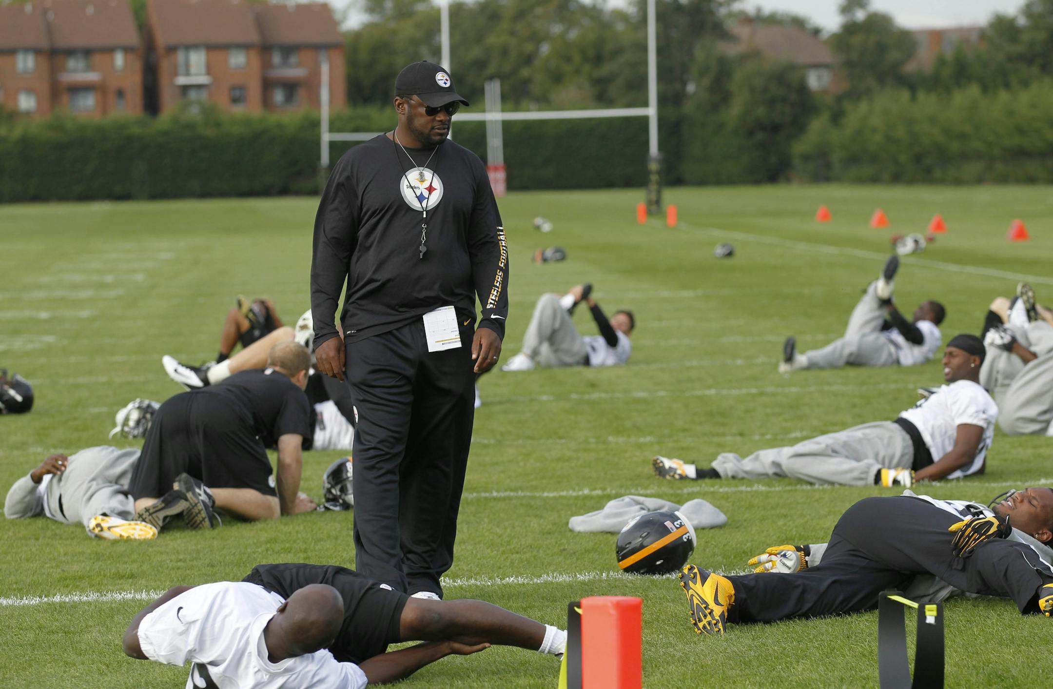 The Pittsburgh Steelers' head coach Mike Tomlin, centre, conducts a practice session, at the Wasps rugby training ground, in London, Friday, Sept. 27, 2013. The Pittsburgh Steelers are to play the Minnesota Vikings in the NFL International Series at Wembley Stadium in London on Sunday, Sept 29. (AP Photo/Sang Tan)