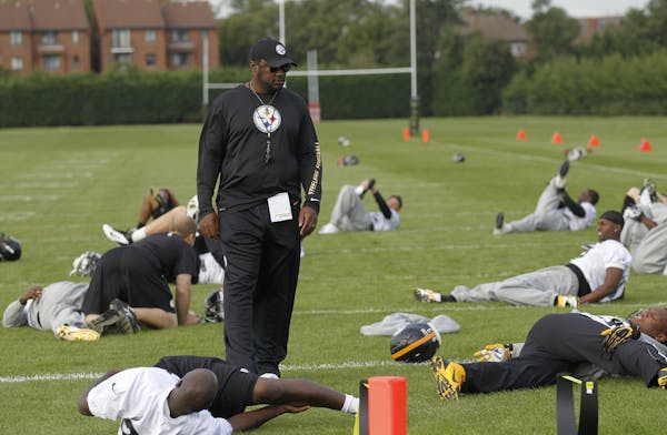 The Pittsburgh Steelers' head coach Mike Tomlin, centre, conducts a practice session, at the Wasps rugby training ground, in London, Friday, Sept. 27,